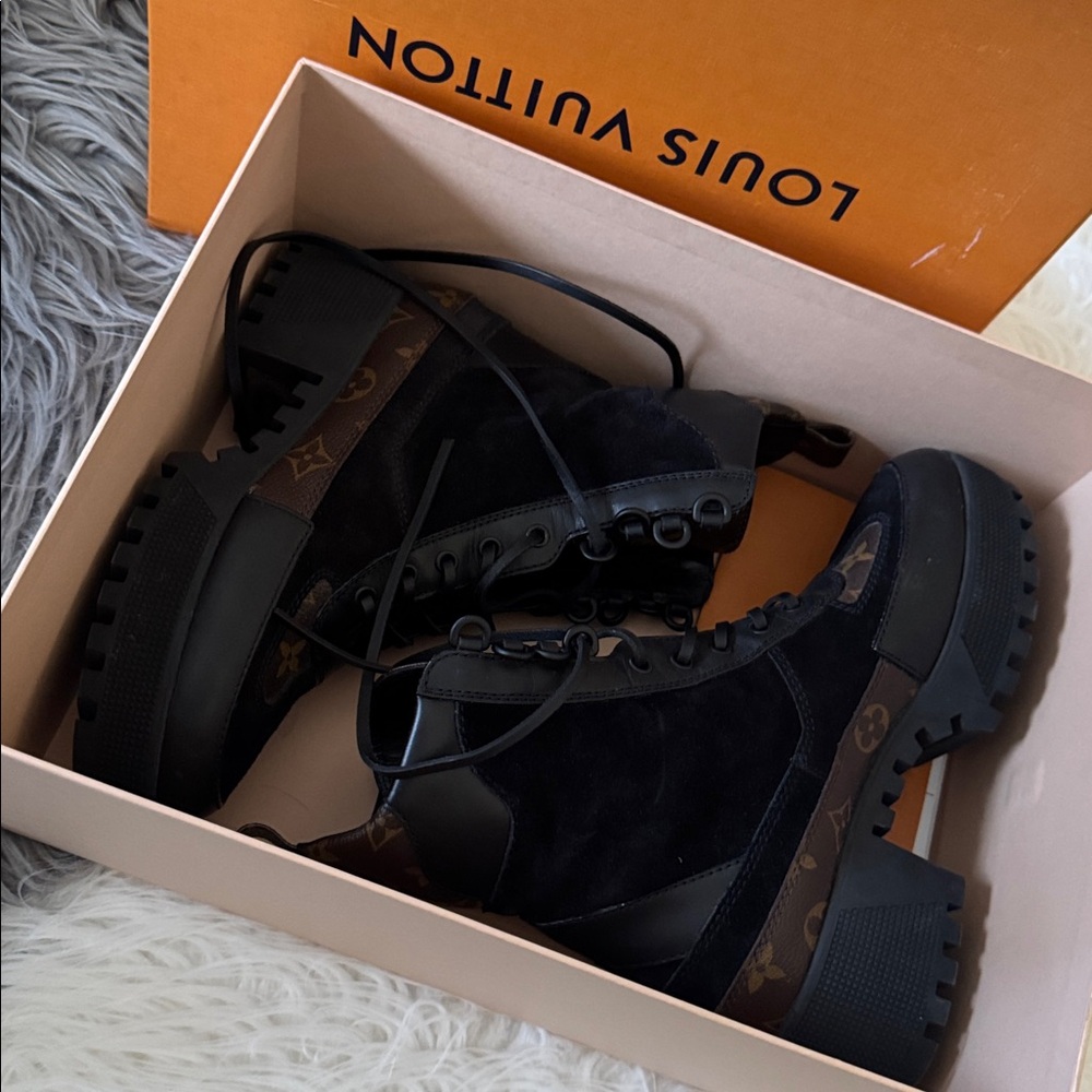 Louis Vuitton
Women's Laureate Platform Desert Boots Suede with Monogram Canvas - Picture 10 of 10